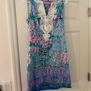 Lilly Pulitzer Vibrant Sleeveless Dress with Intricate Neckline NWT SIZE 8
